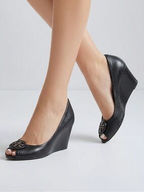 Women's Tory Burch Black Pebbled Leather Peep Open Toe Wedges Sandals Pumps 8.5